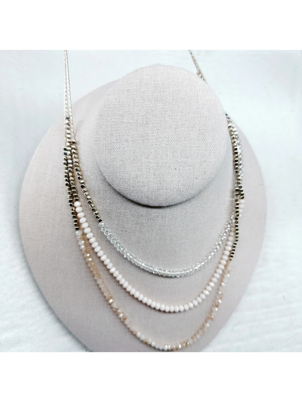 7359gc. Goldtone Glass Necklace Cream